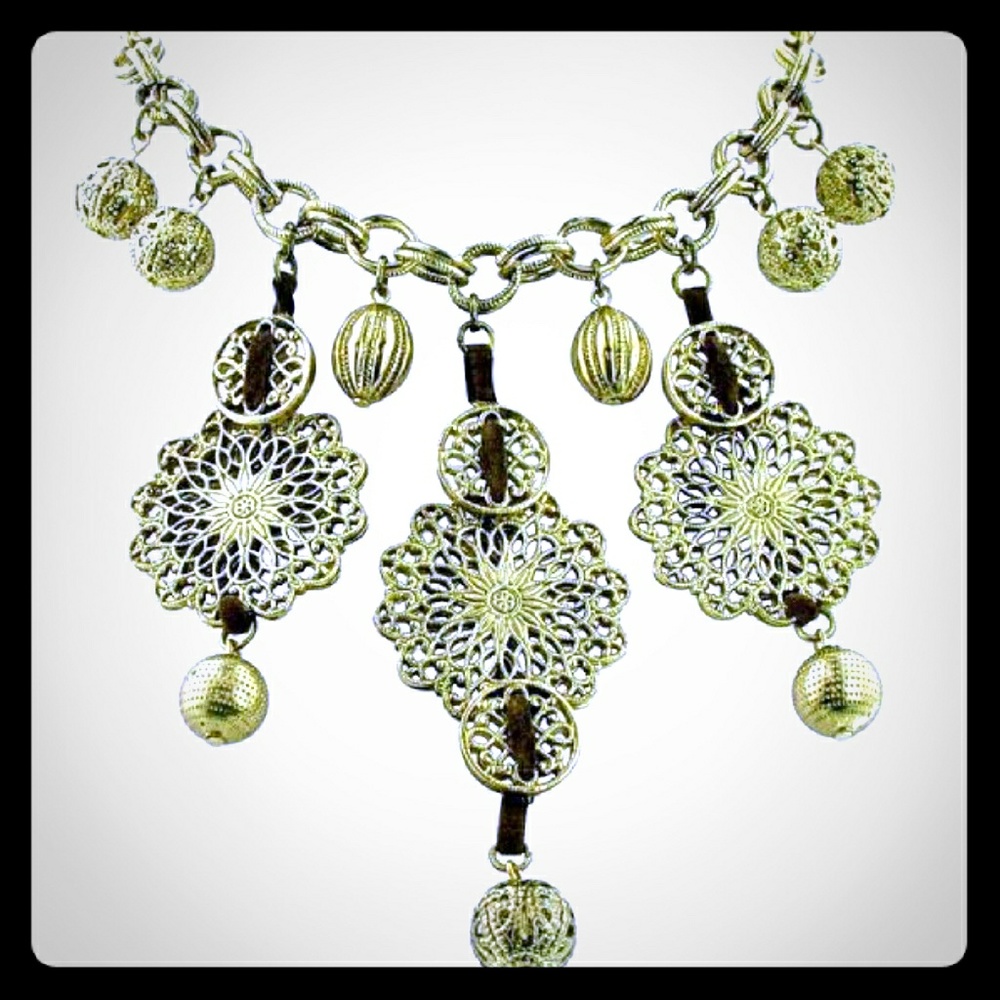 NWOT ANTIQUED GOLD-TONE FILIGREE NECKLACE